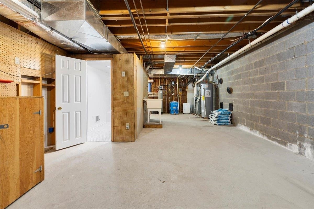 855 DEERCROFT Drive, Blacksburg, VA 24060