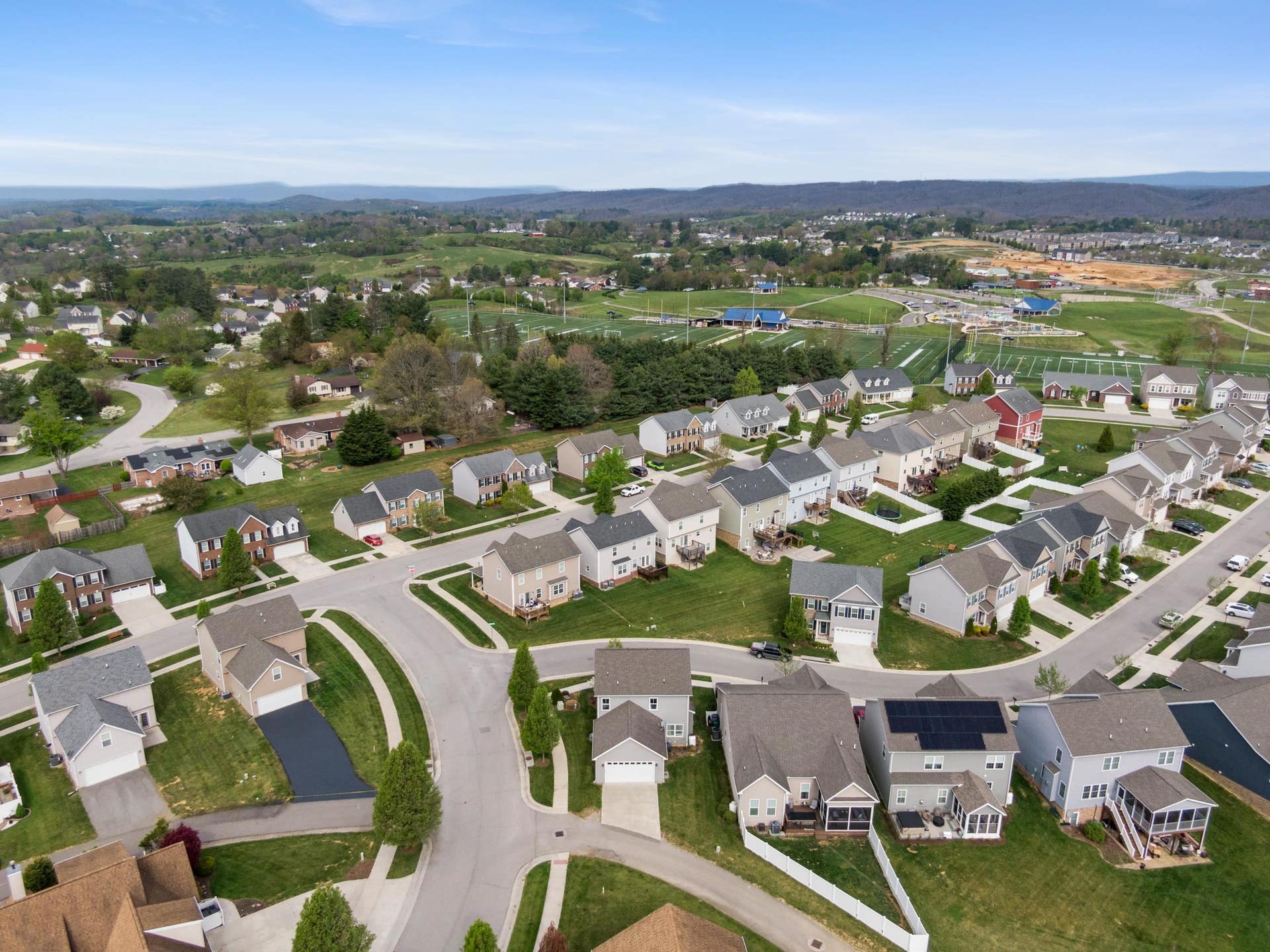 500 DEW DROP Lane, Christiansburg, VA 24073