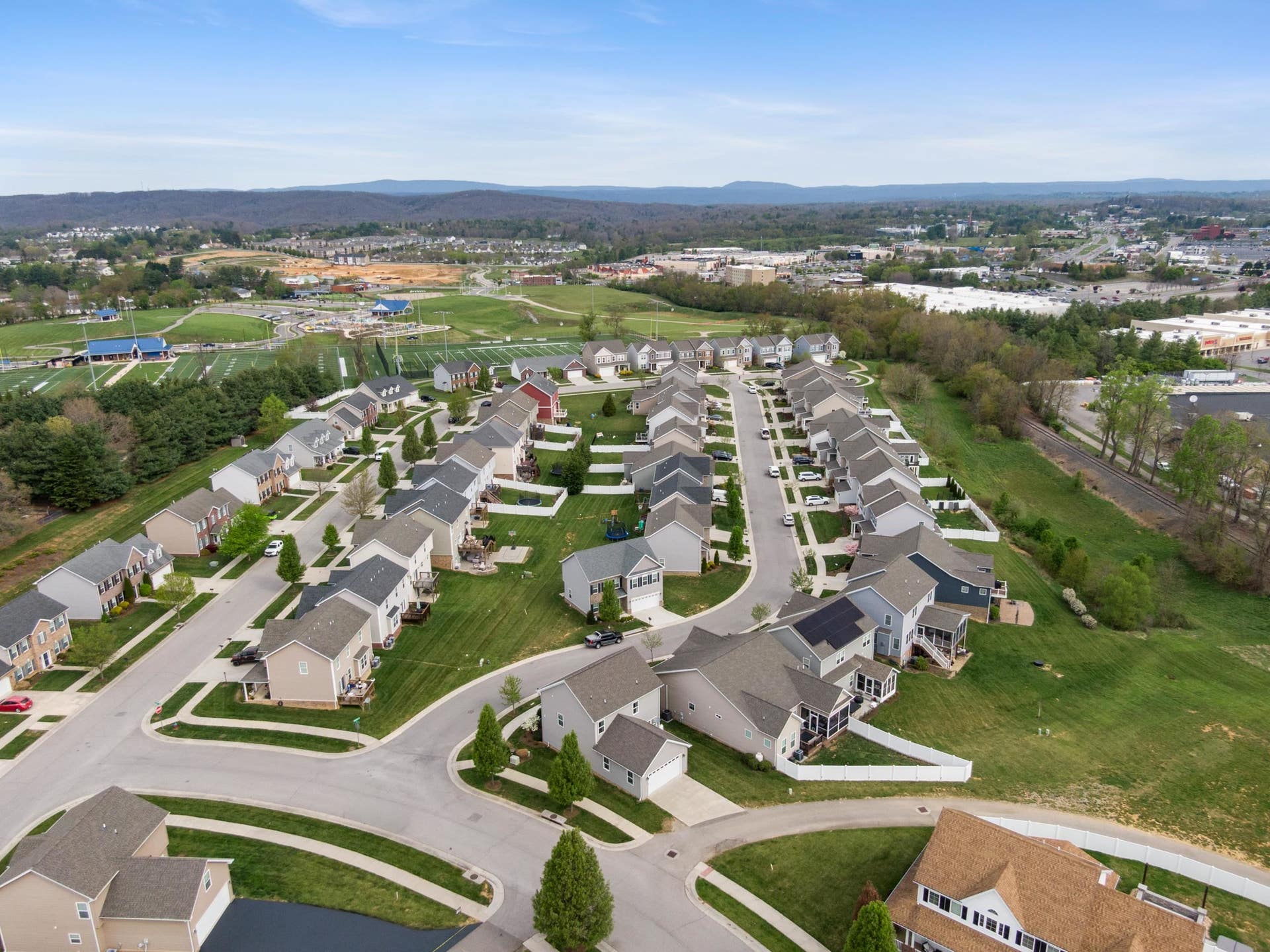 500 DEW DROP Lane, Christiansburg, VA 24073