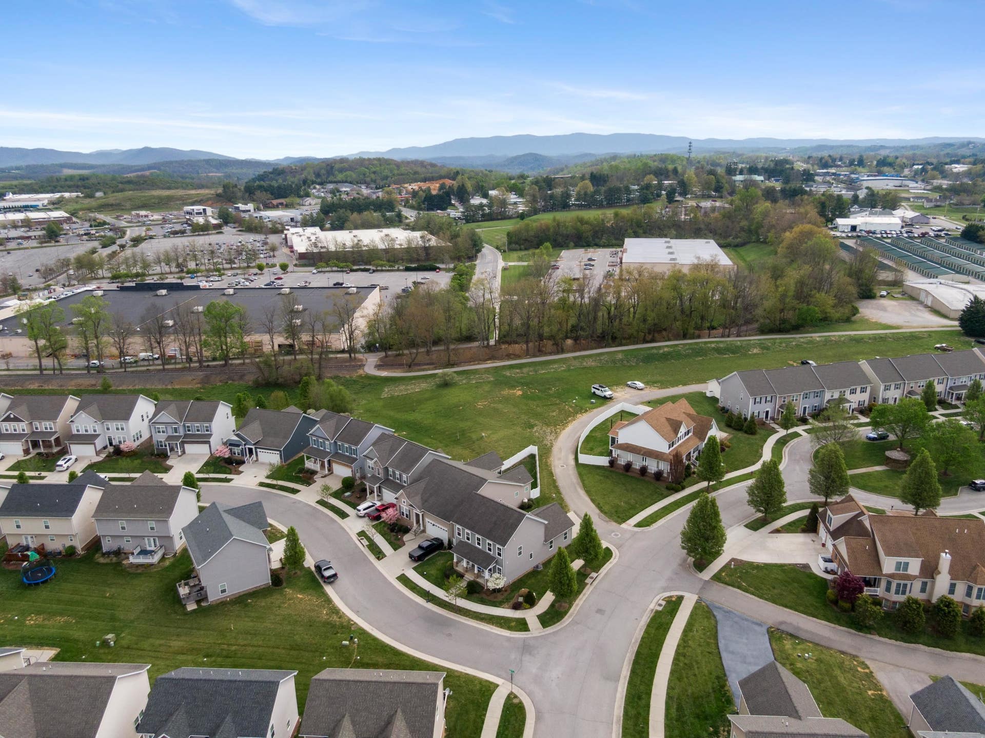 500 DEW DROP Lane, Christiansburg, VA 24073