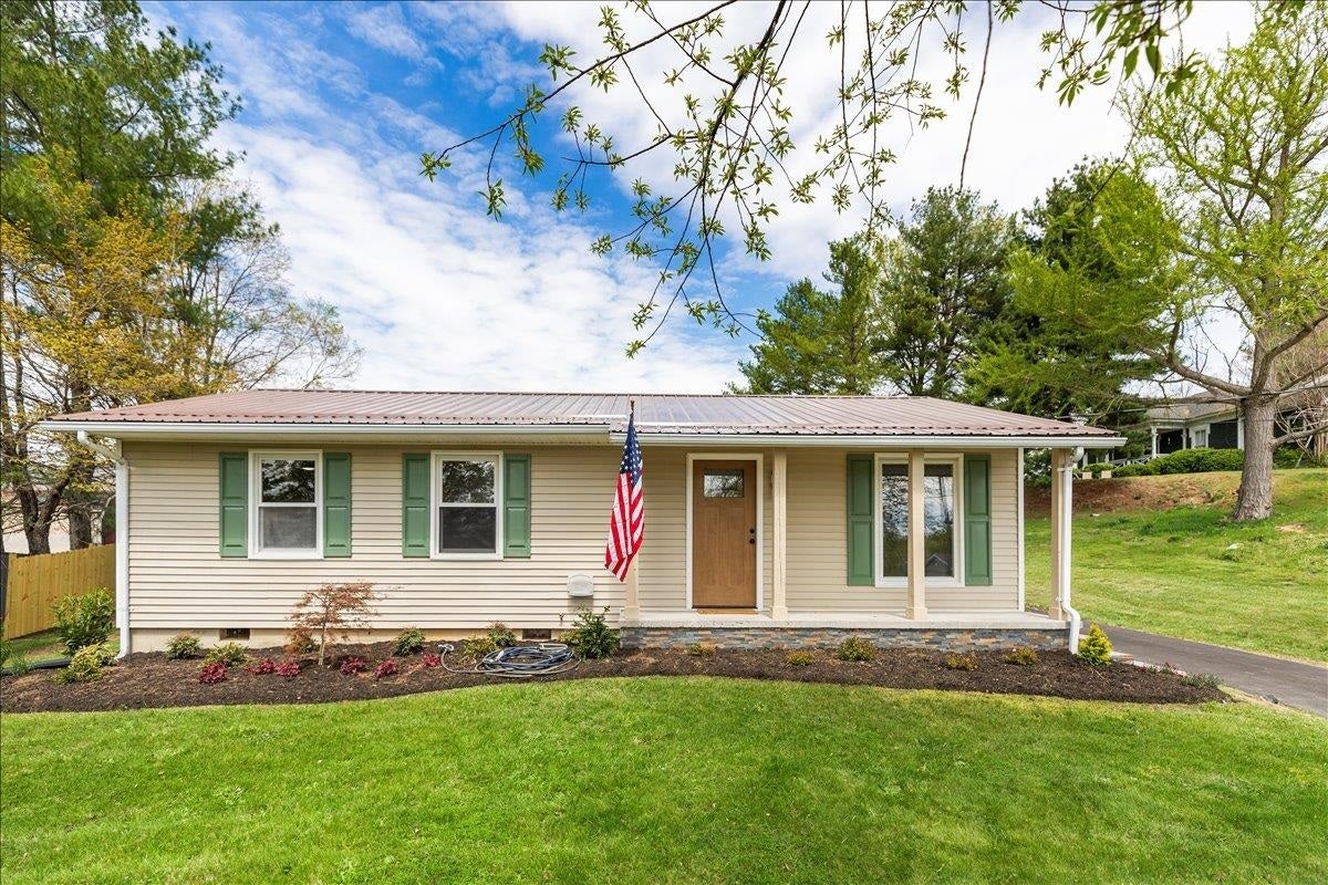 490 Sunnyside Lane, Christiansburg, VA 24073