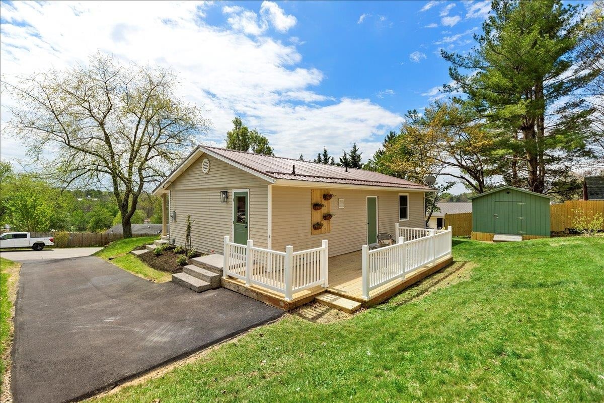 490 Sunnyside Lane, Christiansburg, VA 24073