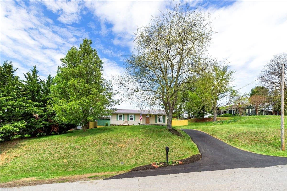 490 Sunnyside Lane, Christiansburg, VA 24073