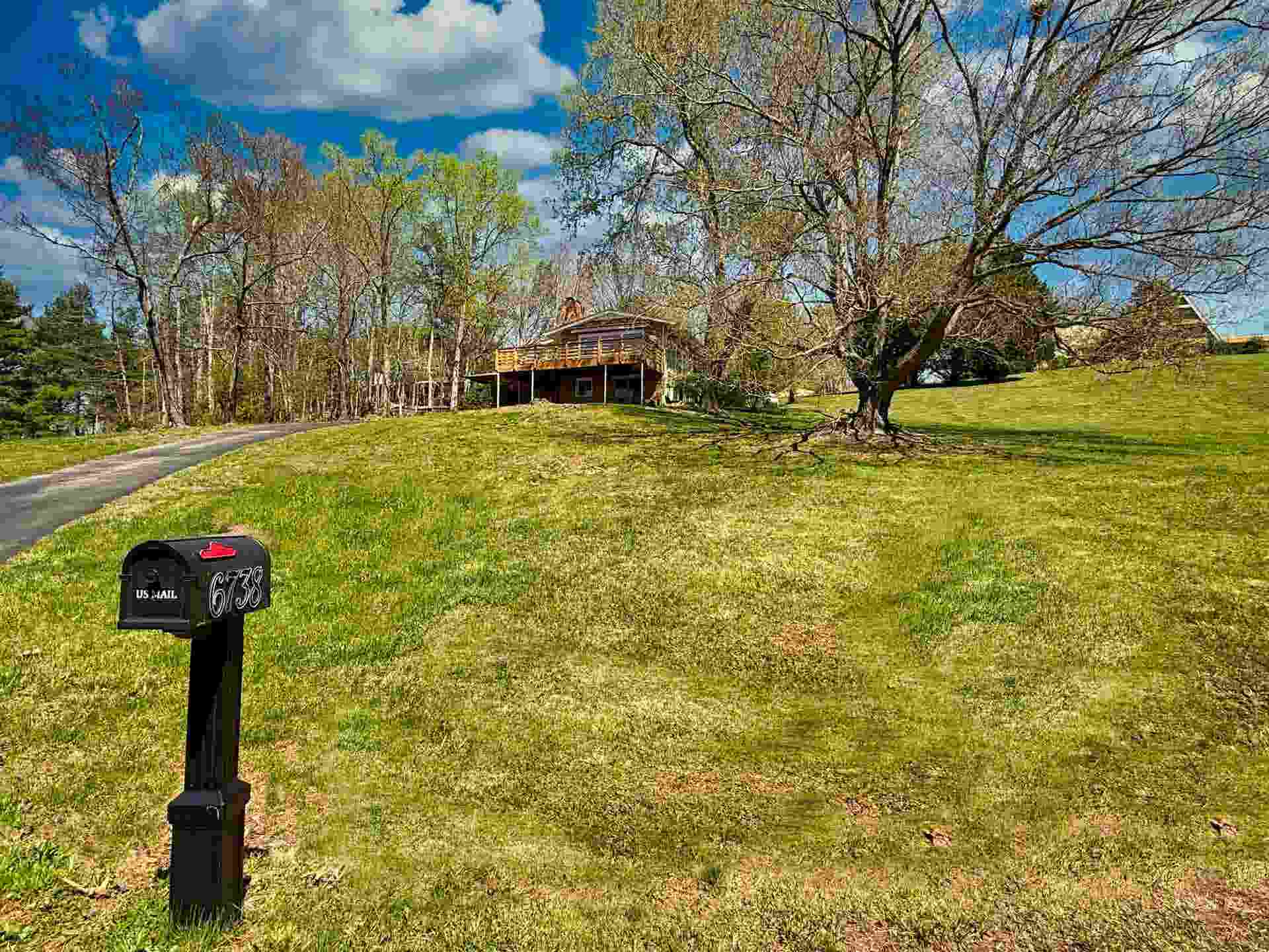 6738 LAKE Drive, Radford, VA 24141