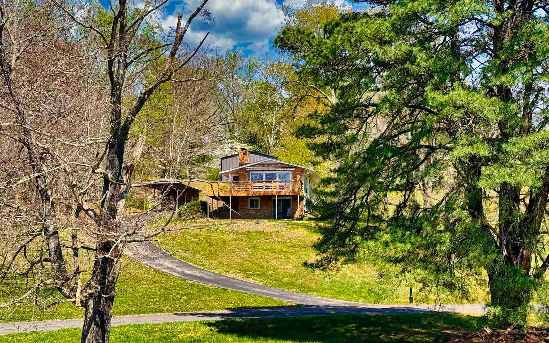 6738 LAKE Drive, Radford, VA 24141
