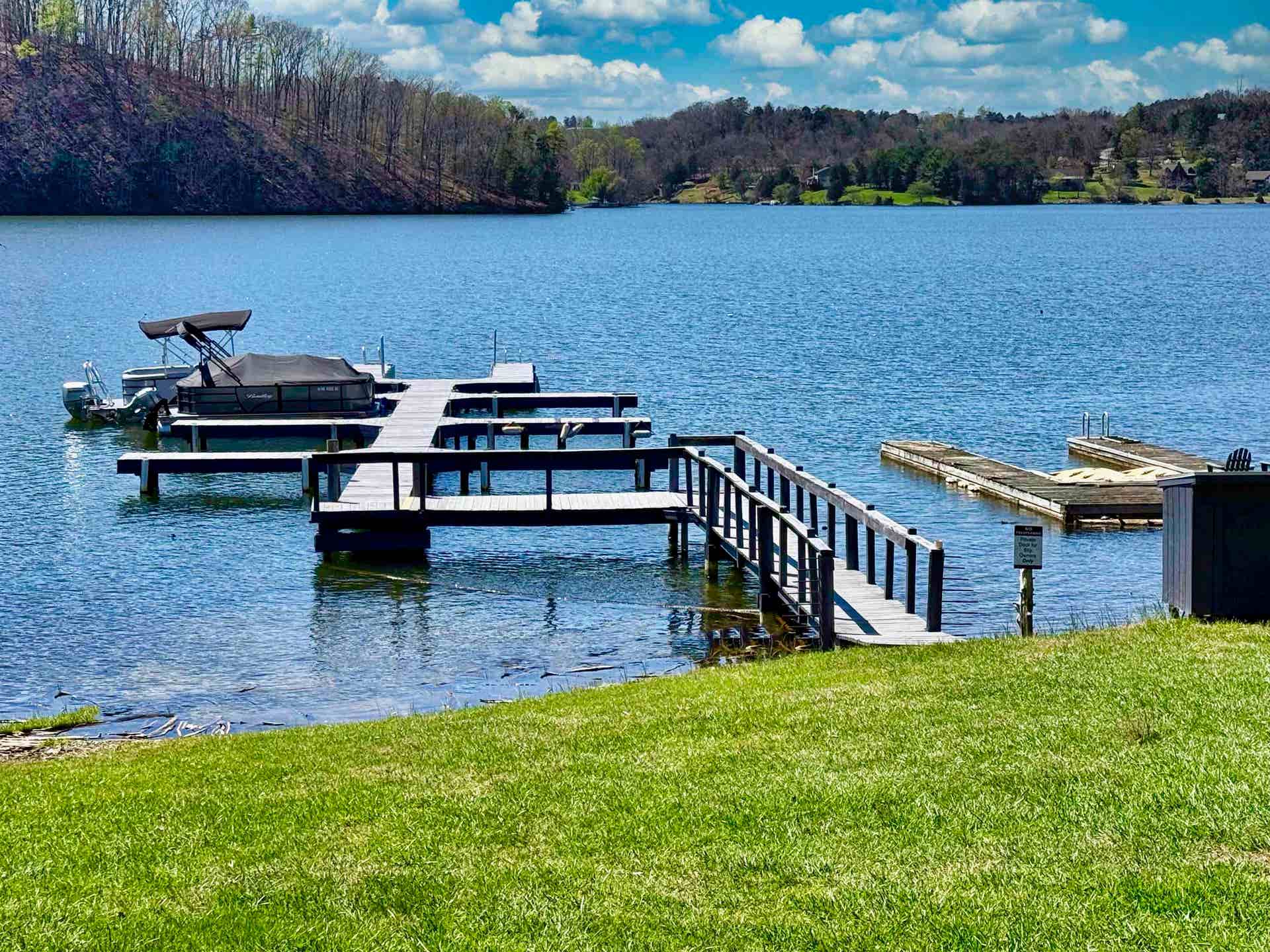 6738 LAKE Drive, Radford, VA 24141