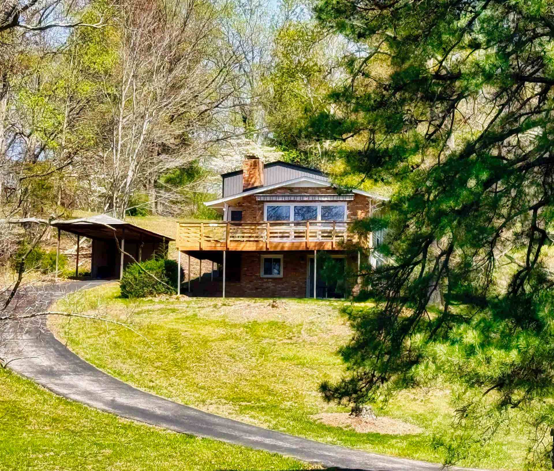 6738 LAKE Drive, Radford, VA 24141