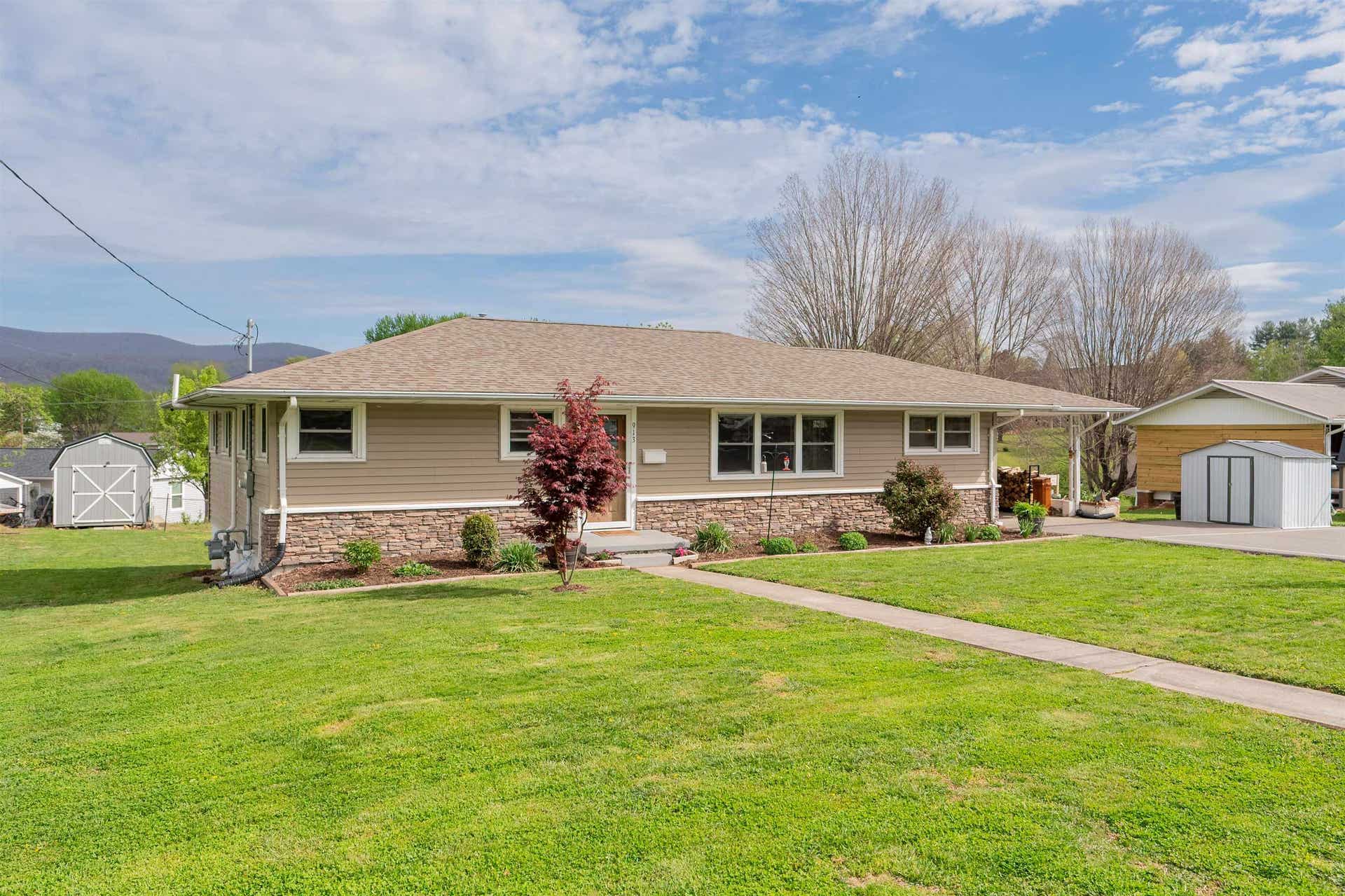 913 Locust Drive, Pearisburg, VA 24134