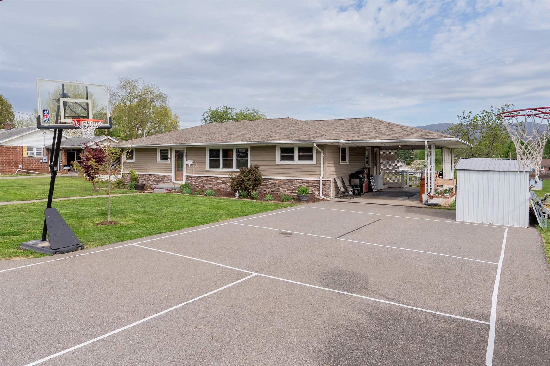 913 Locust Drive, Pearisburg, VA 24134