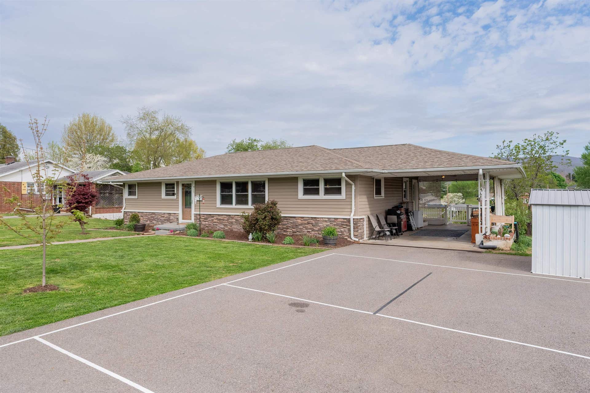 913 Locust Drive, Pearisburg, VA 24134
