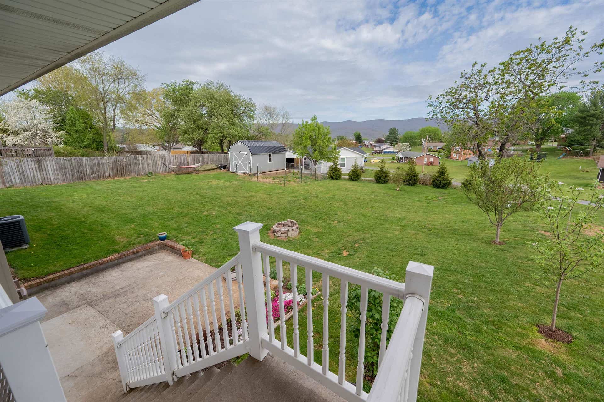 913 Locust Drive, Pearisburg, VA 24134