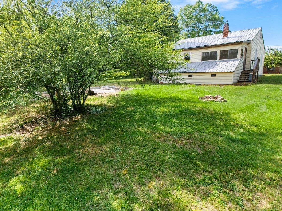 48 Upland Drive, Salem, VA 24153