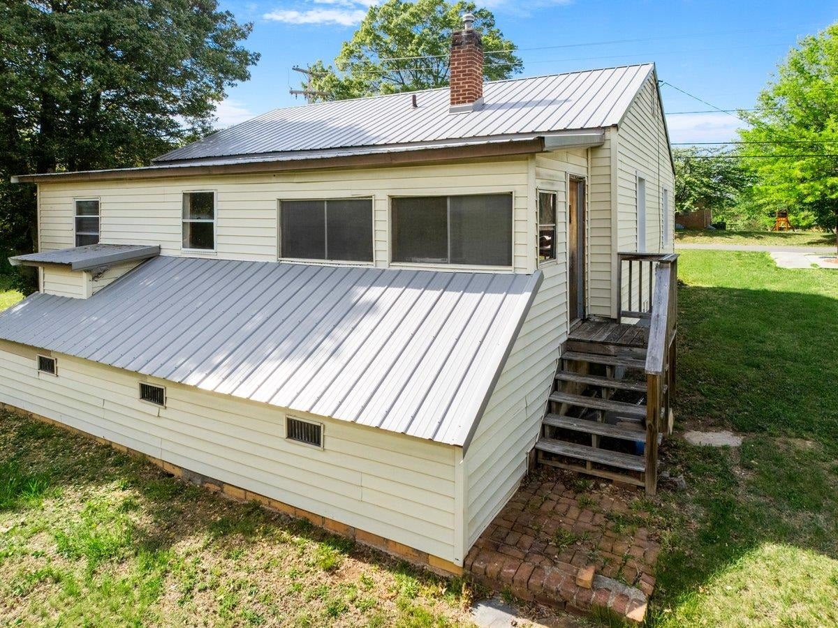 48 Upland Drive, Salem, VA 24153