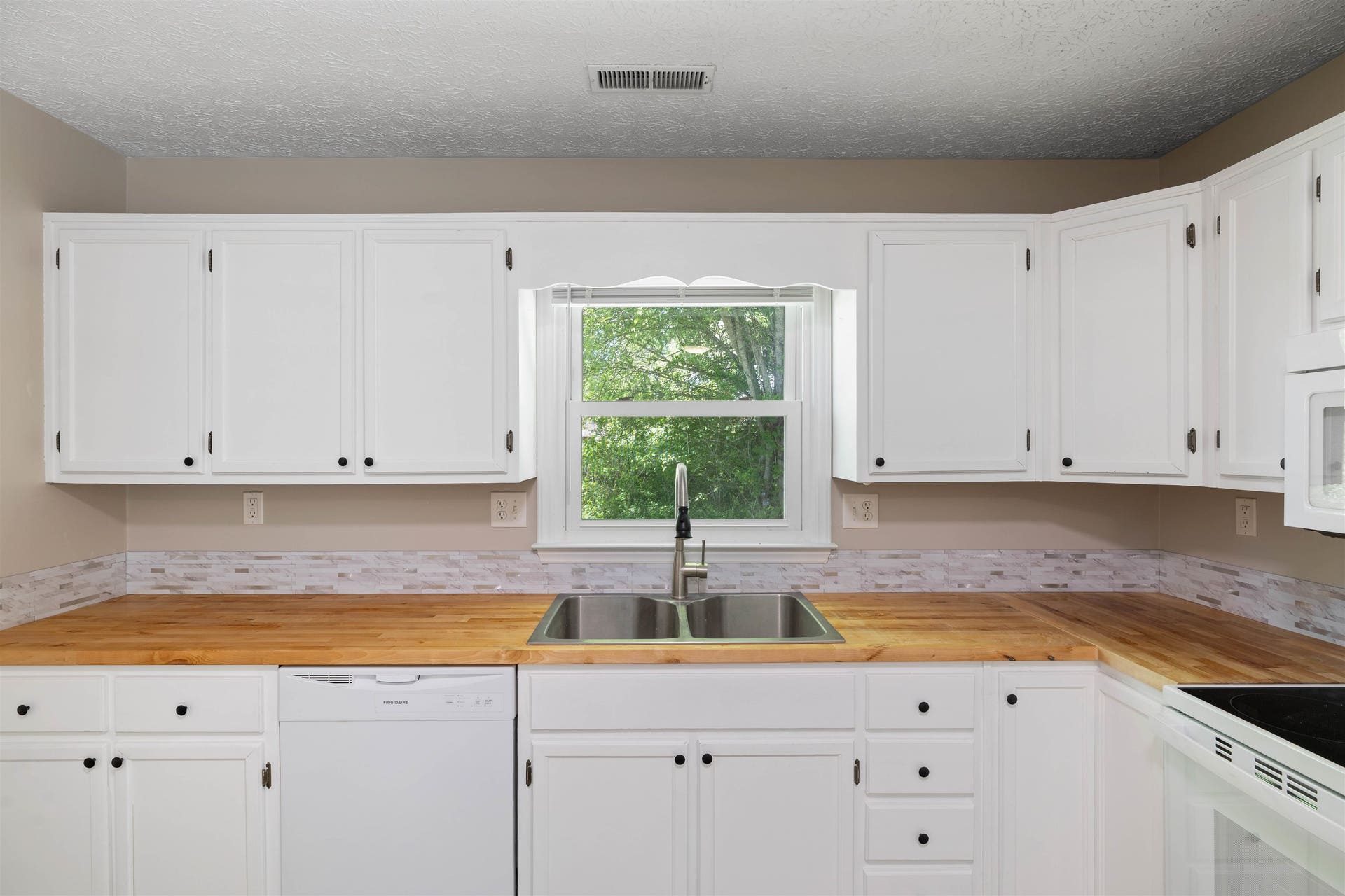 1406 GLADEWOOD Drive, Blacksburg, VA 24060