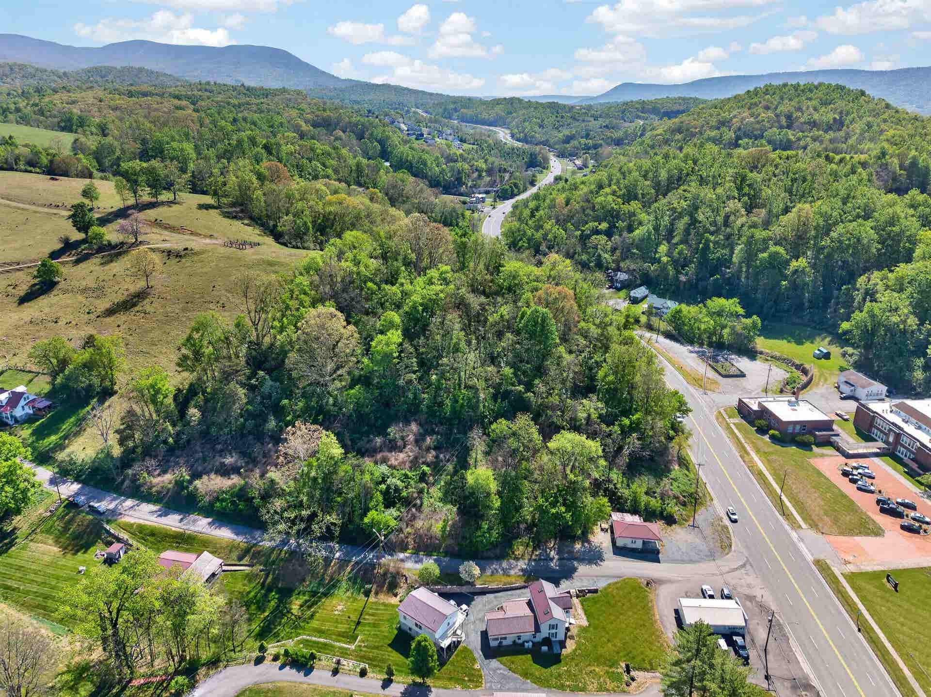 101 Mays Hollow Road, Pembroke, VA 24136