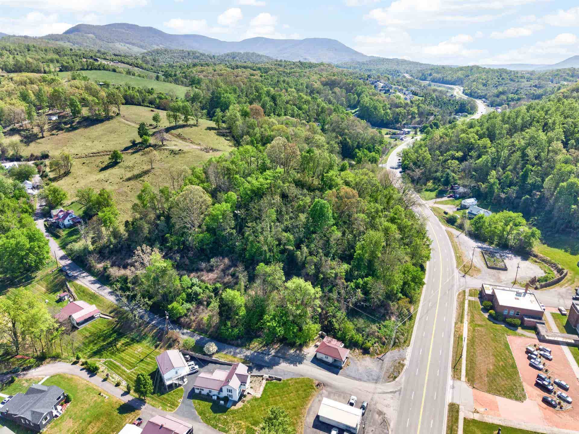 101 Mays Hollow Road, Pembroke, VA 24136