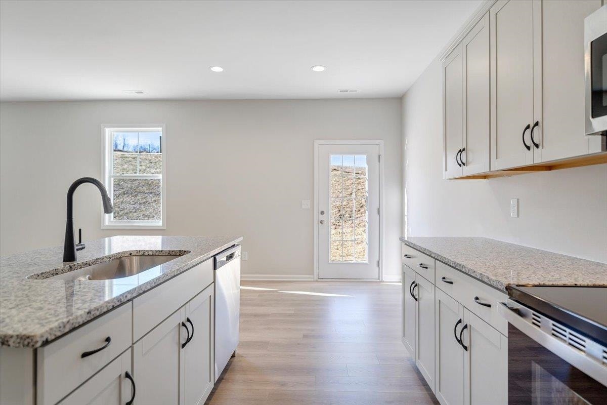 7355 King's Pointe Drive, Radford, VA 24141