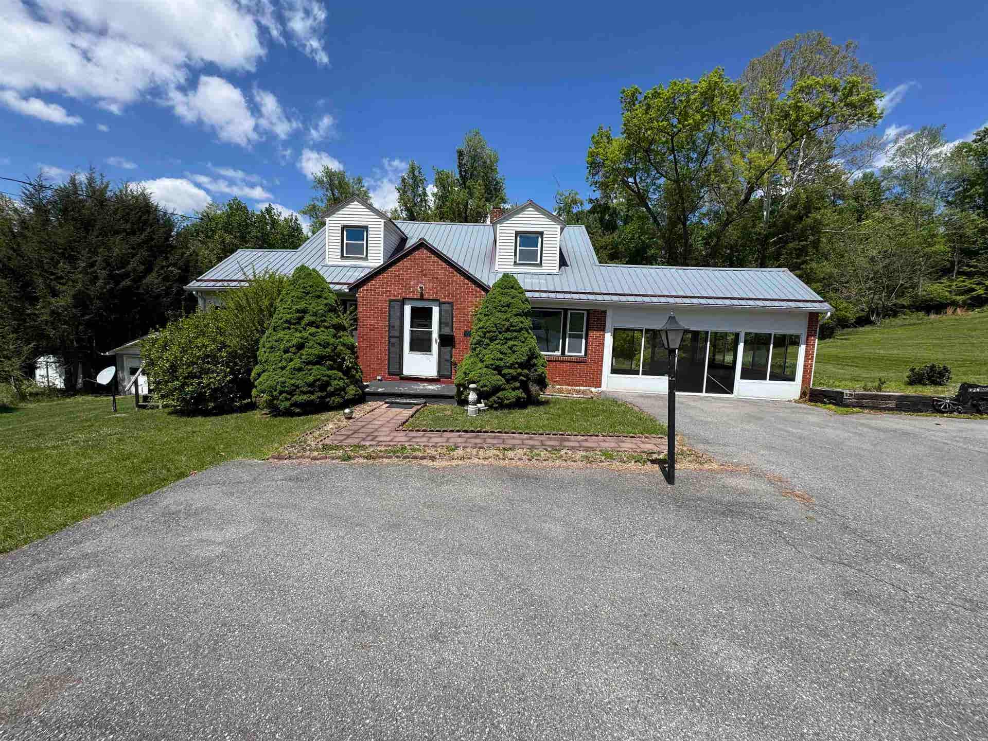 328 Mountain Drive, Pearisburg, VA 24134