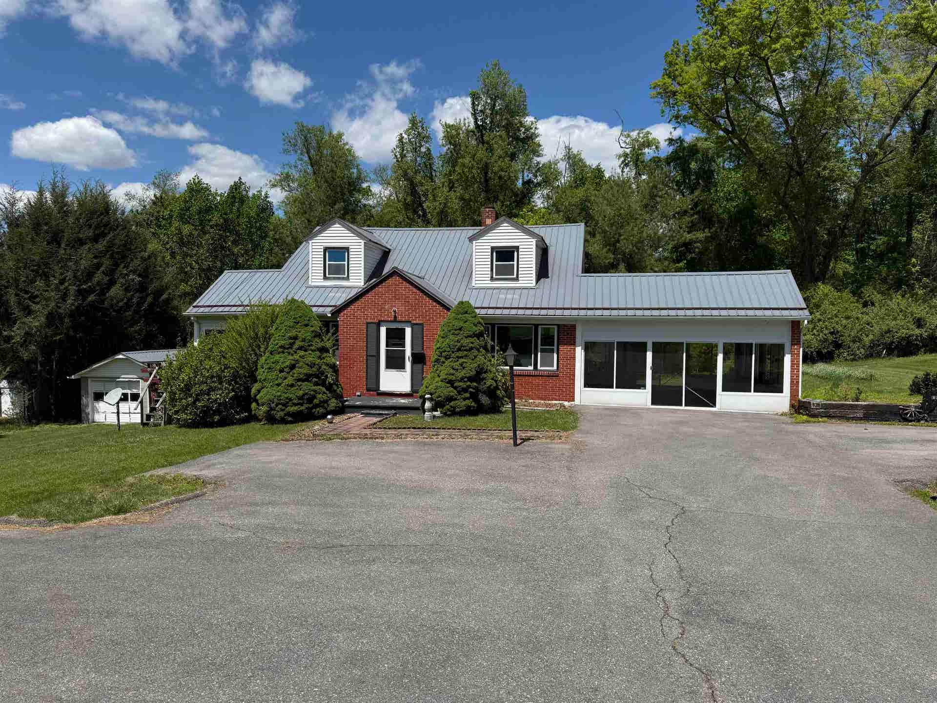 328 Mountain Drive, Pearisburg, VA 24134