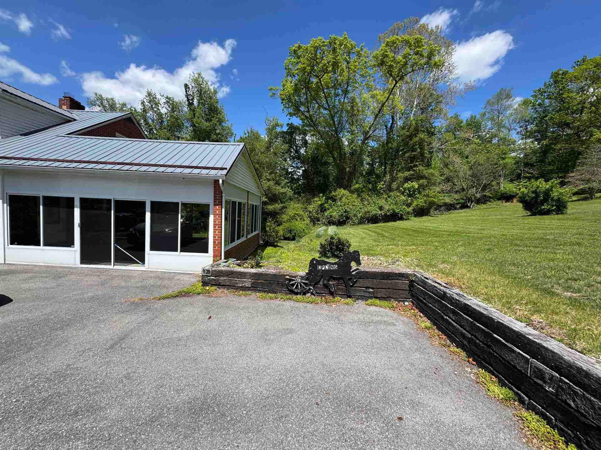 328 Mountain Drive, Pearisburg, VA 24134