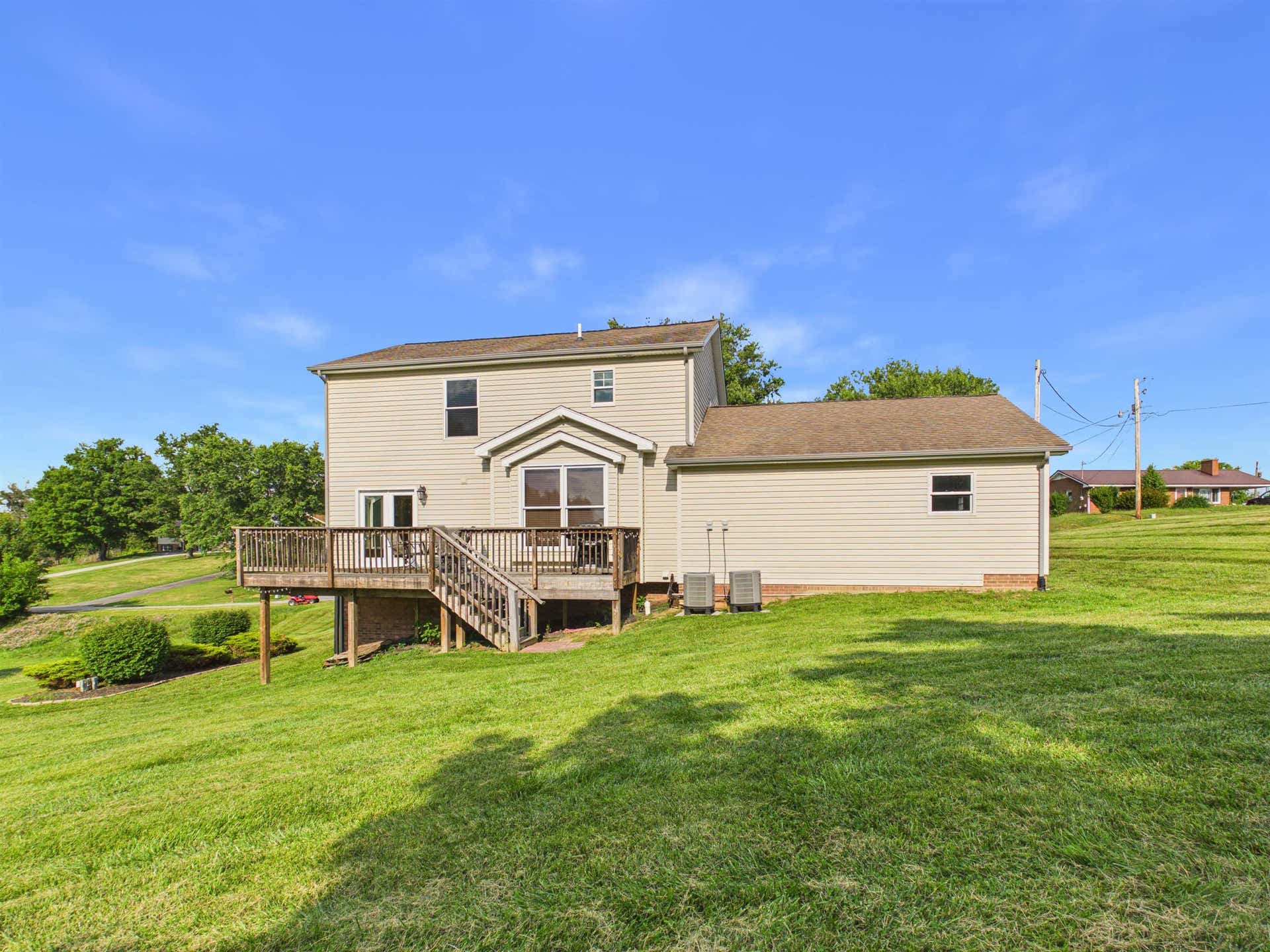 209 Rolling Hills Drive, Christiansburg, VA 24073