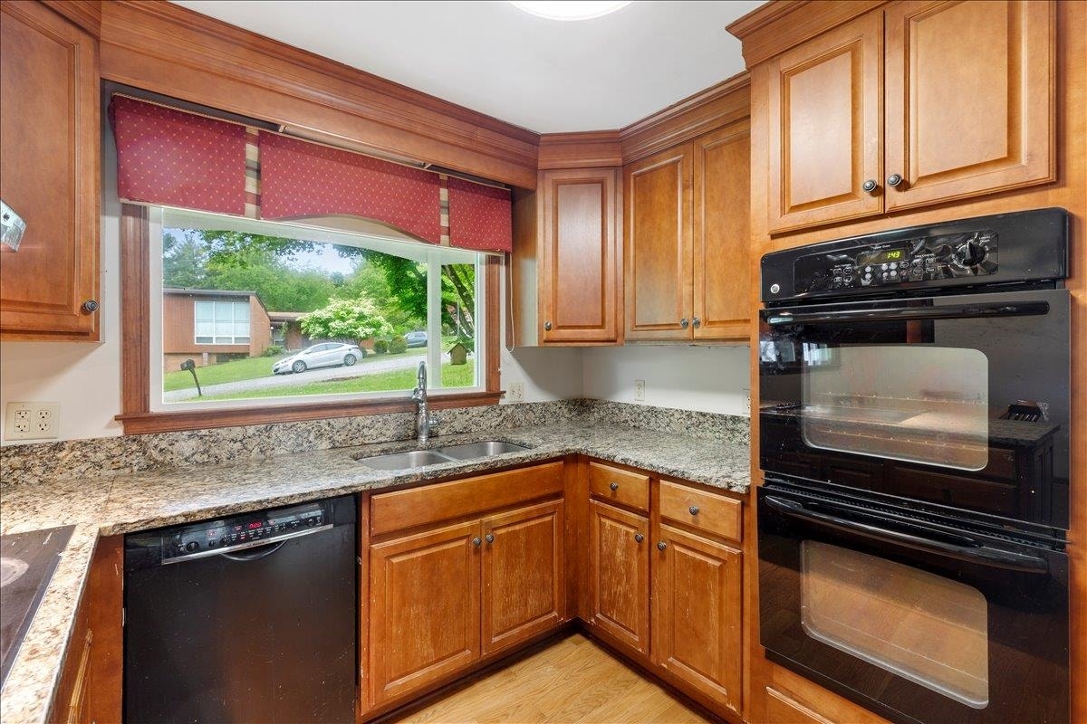 611 Landsdowne Drive, Blacksburg, VA 24060