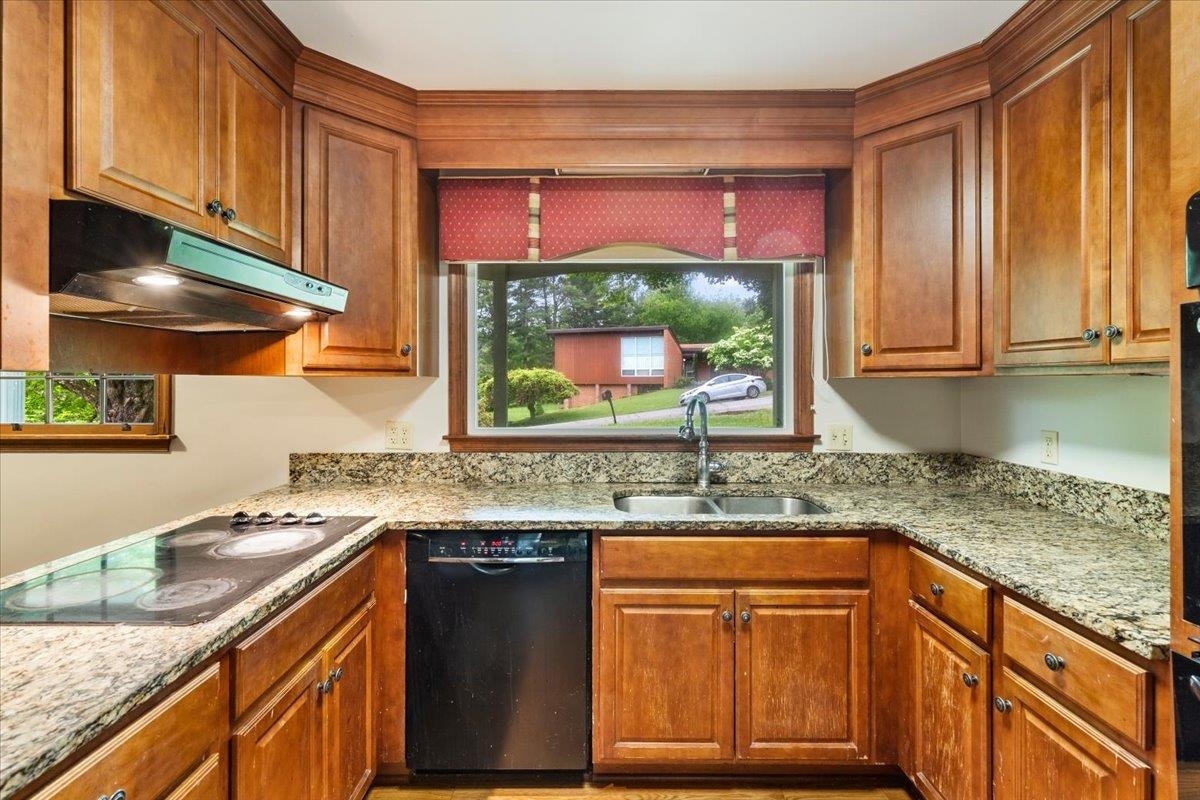 611 Landsdowne Drive, Blacksburg, VA 24060