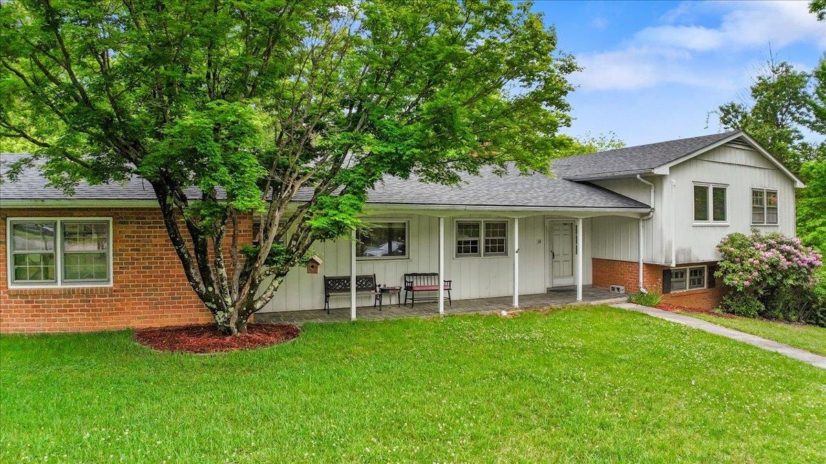 611 Landsdowne Drive, Blacksburg, VA 24060