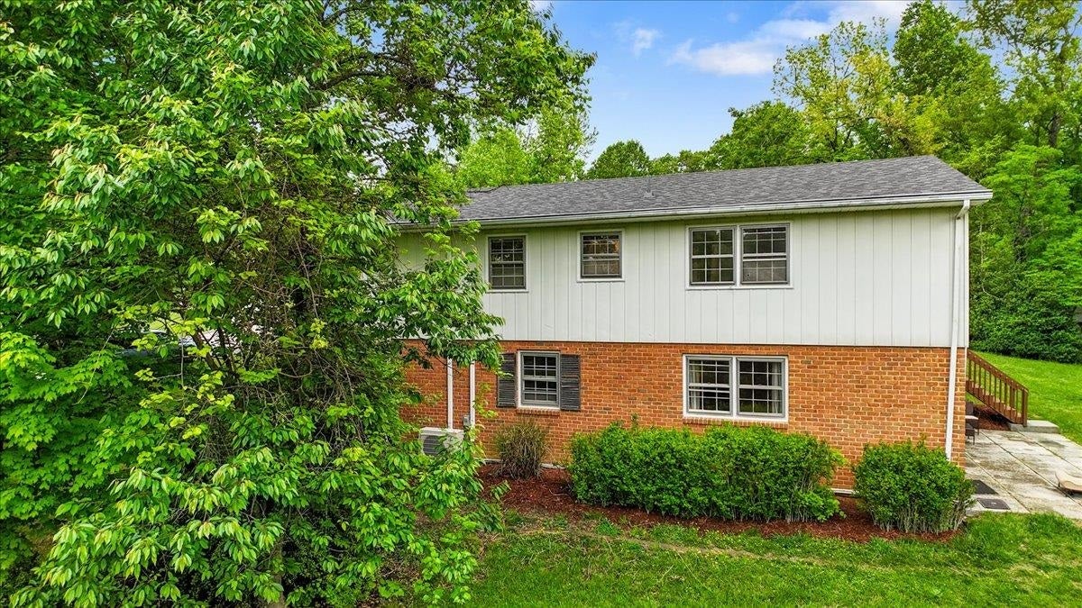 611 Landsdowne Drive, Blacksburg, VA 24060