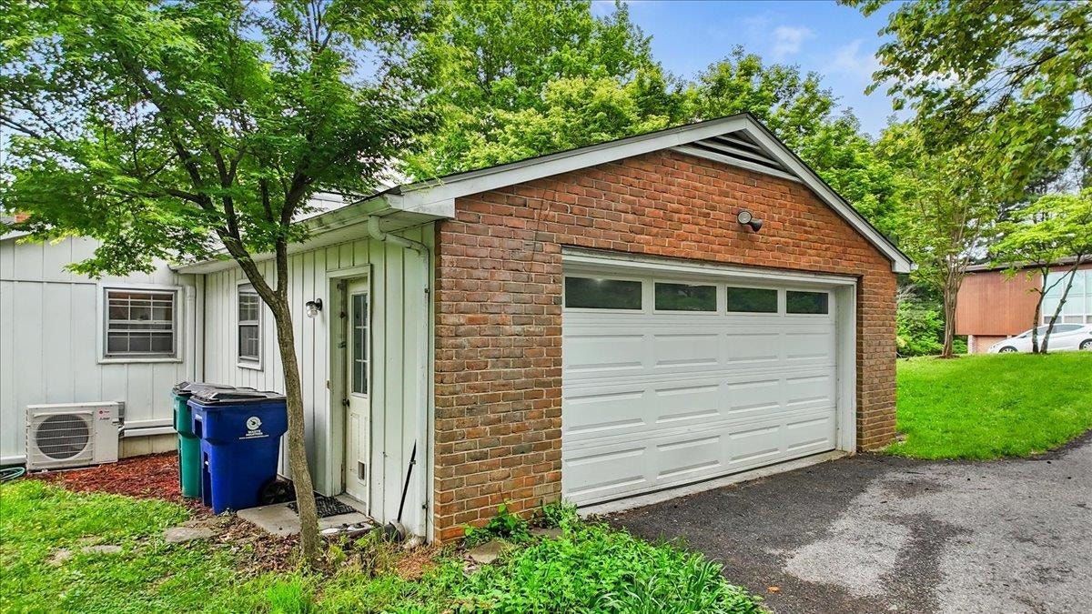 611 Landsdowne Drive, Blacksburg, VA 24060