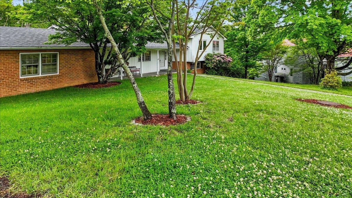 611 Landsdowne Drive, Blacksburg, VA 24060