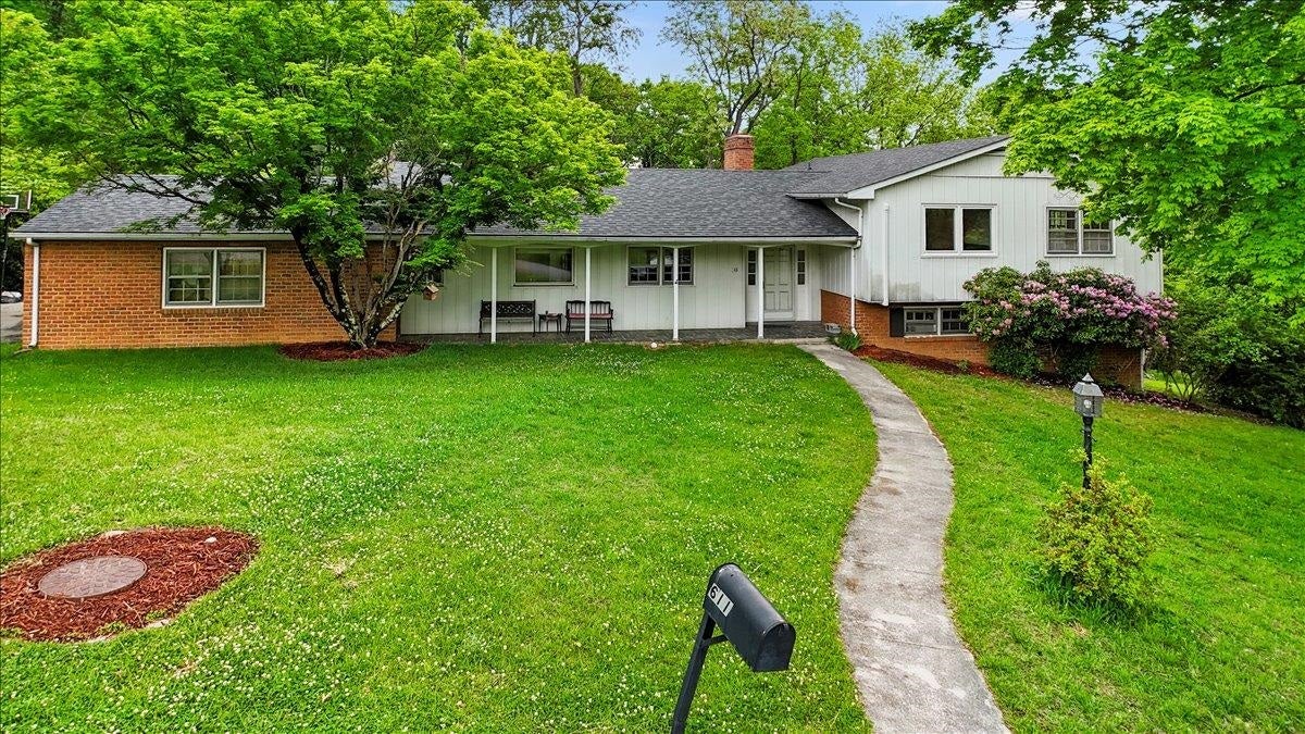 611 Landsdowne Drive, Blacksburg, VA 24060