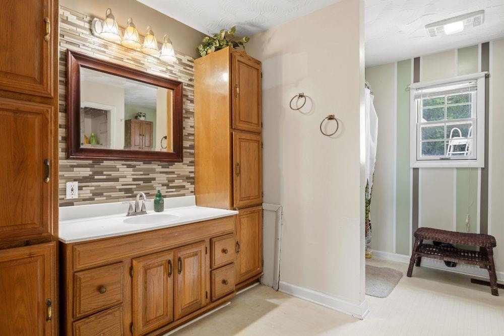 712 Mercer Road, Rich Creek, VA 24147