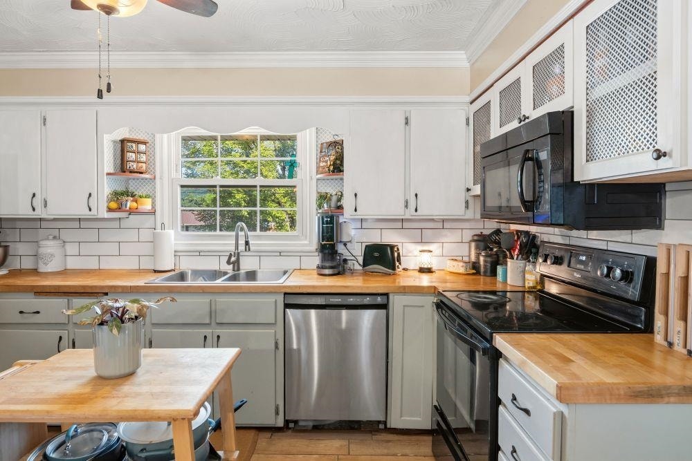 712 Mercer Road, Rich Creek, VA 24147