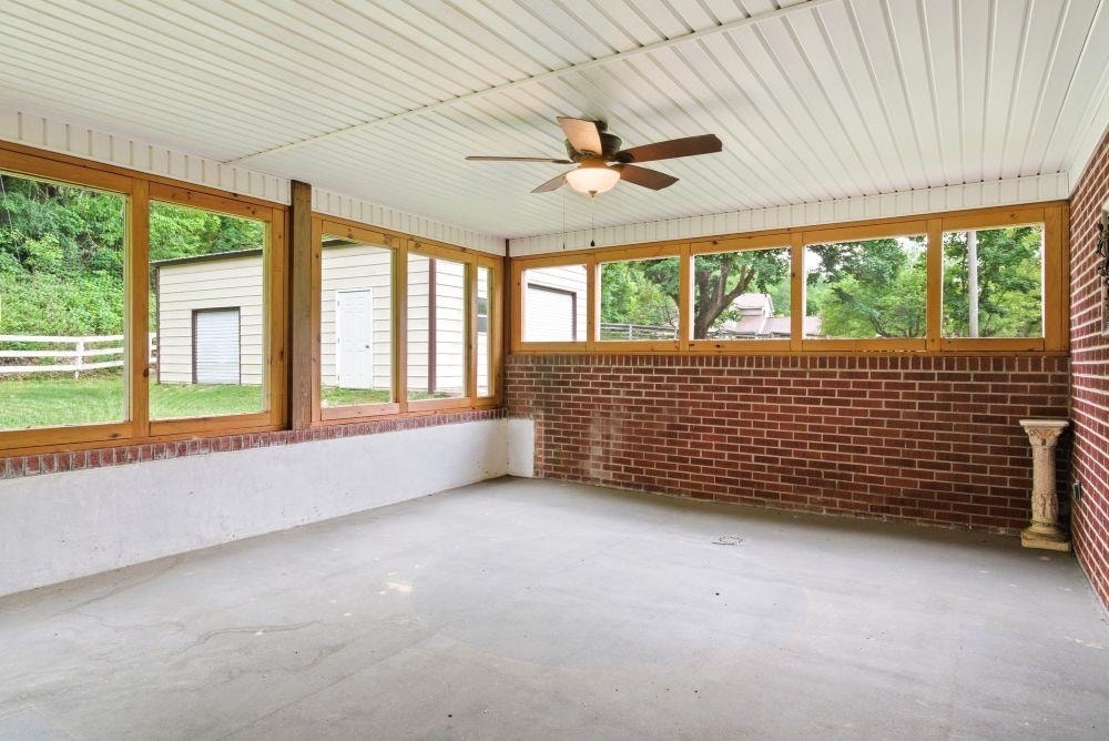 1961 Wolf Creek Road, Narrows, VA 24124