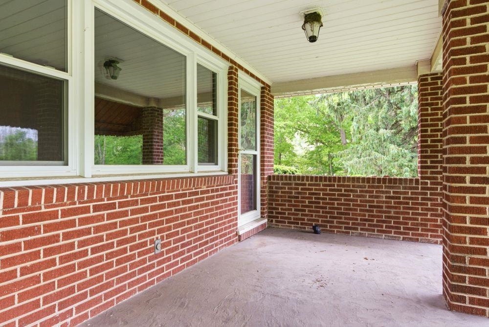 1961 Wolf Creek Road, Narrows, VA 24124