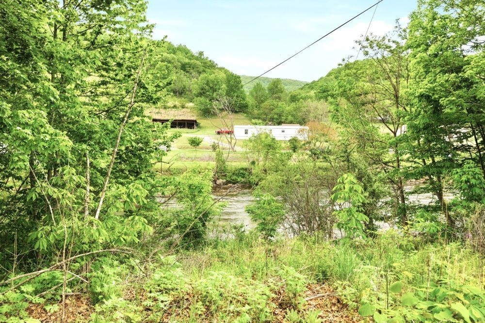 1961 Wolf Creek Road, Narrows, VA 24124