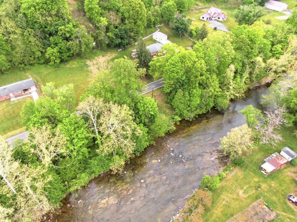 1961 Wolf Creek Road, Narrows, VA 24124