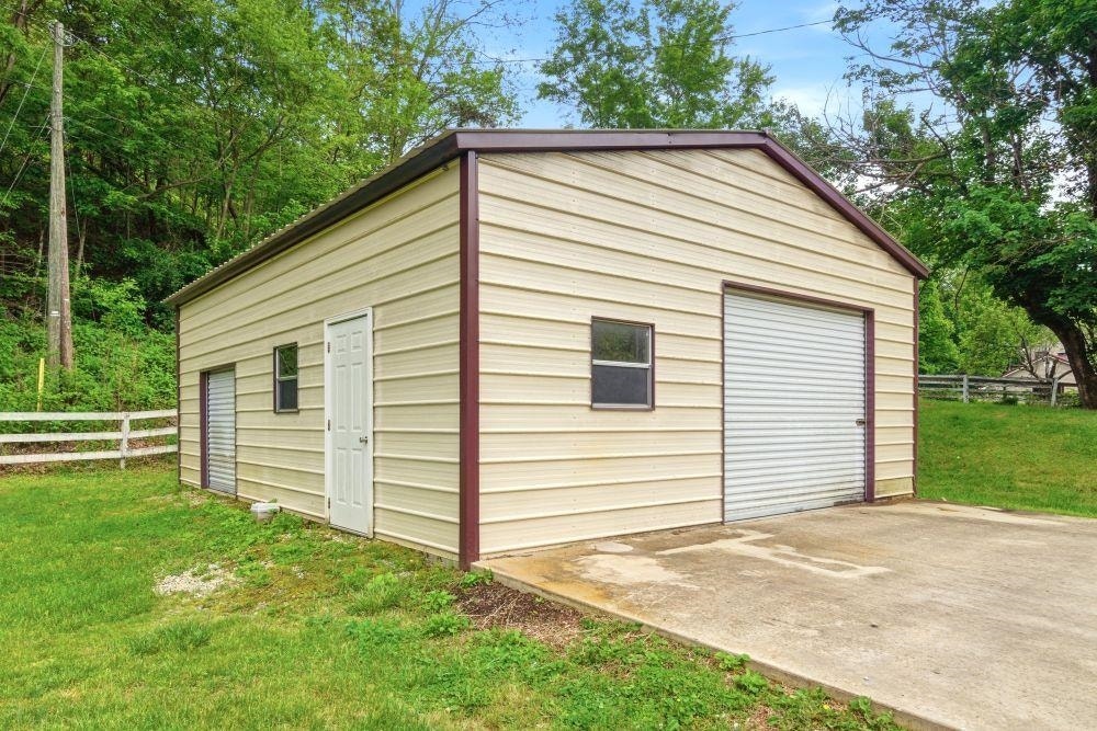 1961 Wolf Creek Road, Narrows, VA 24124