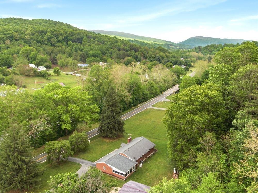 1961 Wolf Creek Road, Narrows, VA 24124