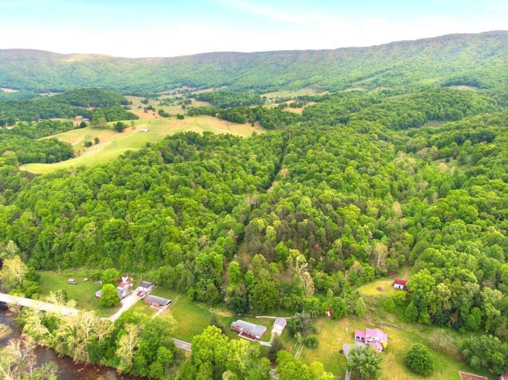 1961 Wolf Creek Road, Narrows, VA 24124
