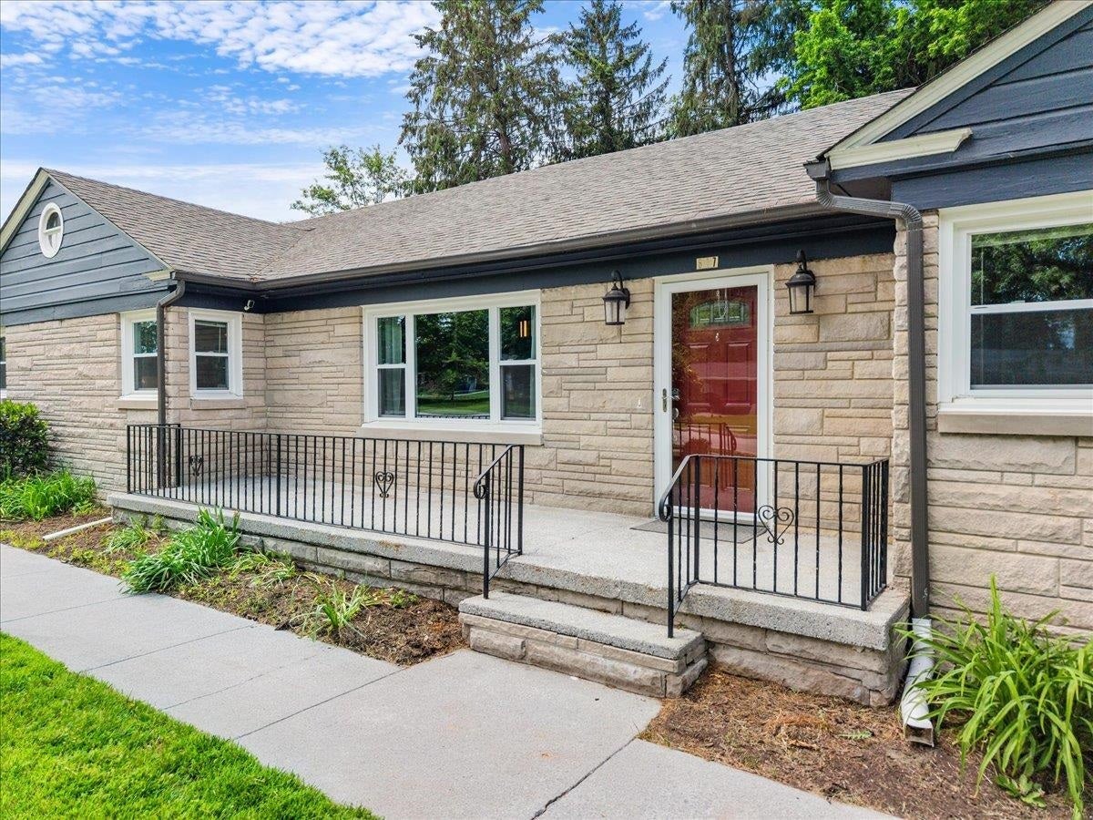 817 Hutcheson Drive, Blacksburg, VA 24060
