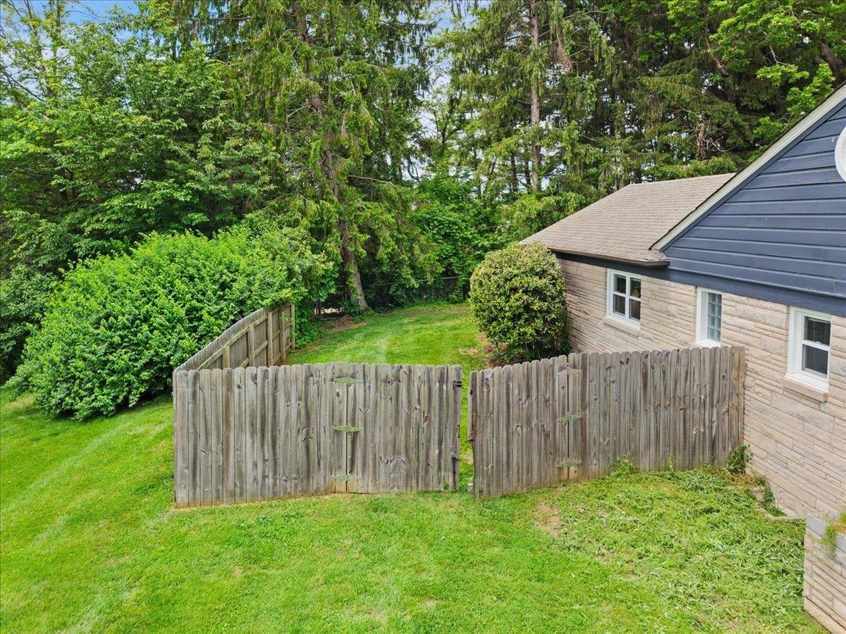 817 Hutcheson Drive, Blacksburg, VA 24060