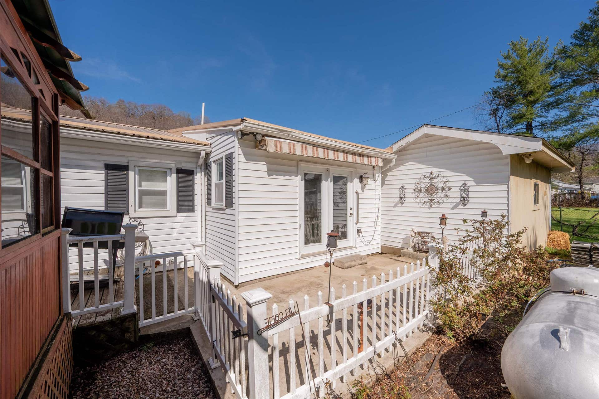 503 Cascade Drive, Pembroke, VA 24136