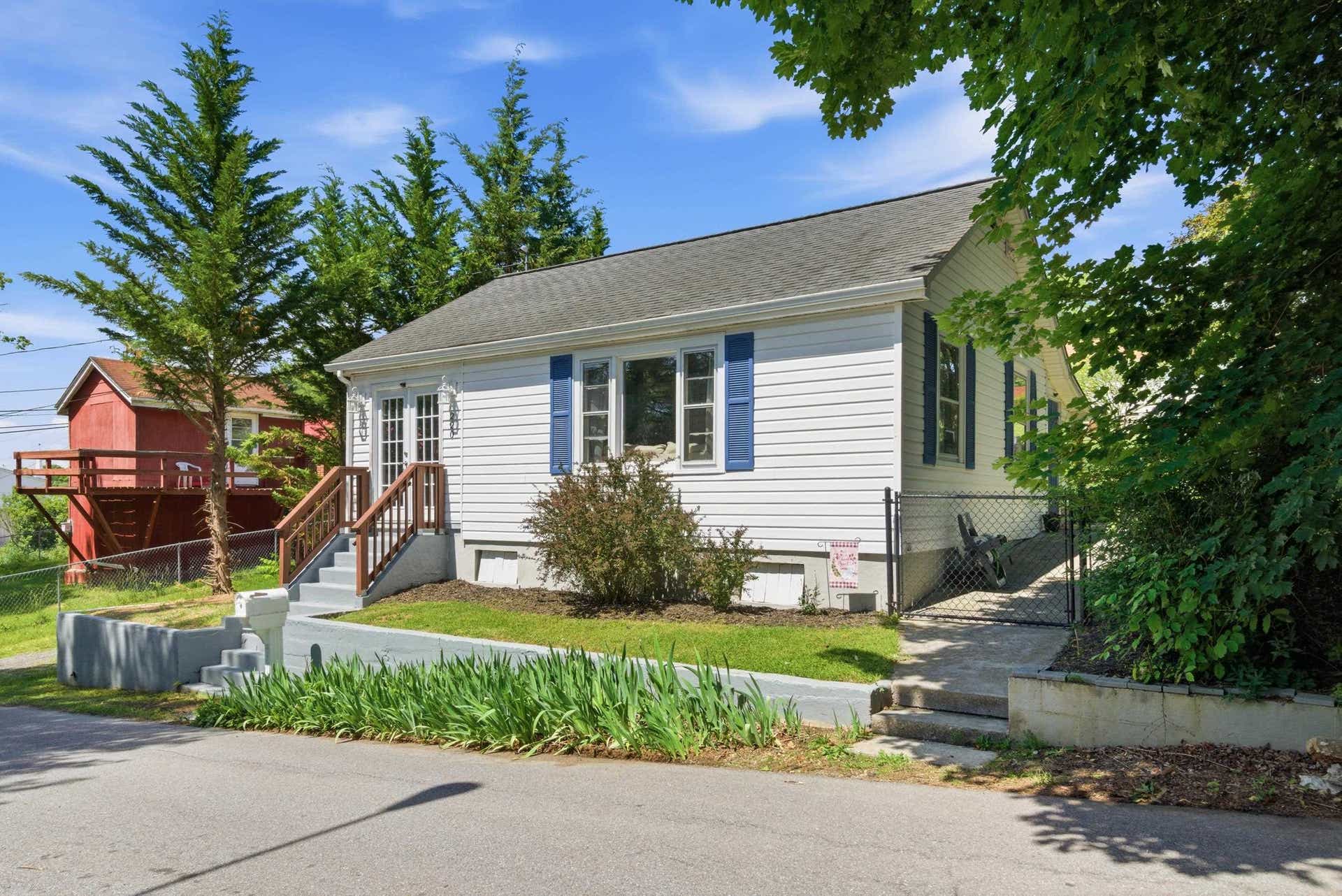 220 Mitchell Street, Christiansburg, VA 24073
