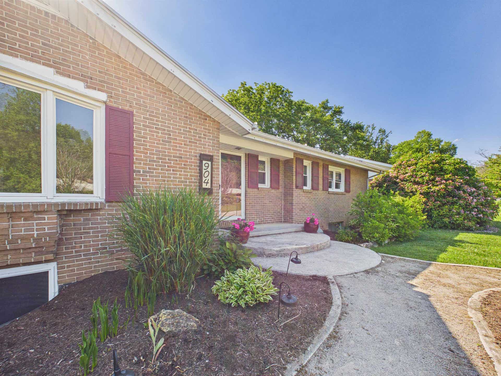 904 Buchanan Drive, Blacksburg, VA 24060