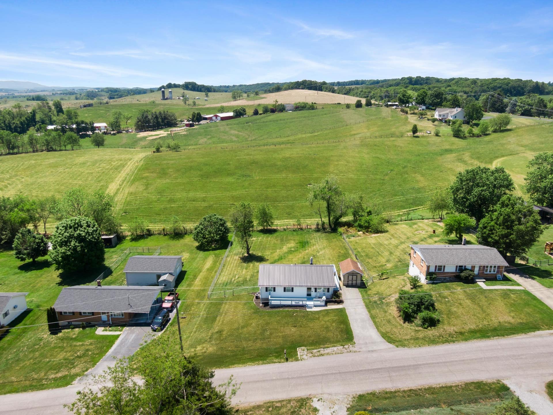 2301 Viewland Circle, Christiansburg, VA 24073