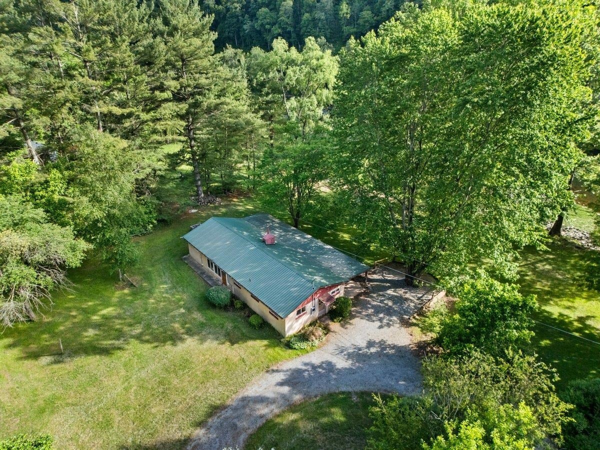 Pembroke, VA 24136