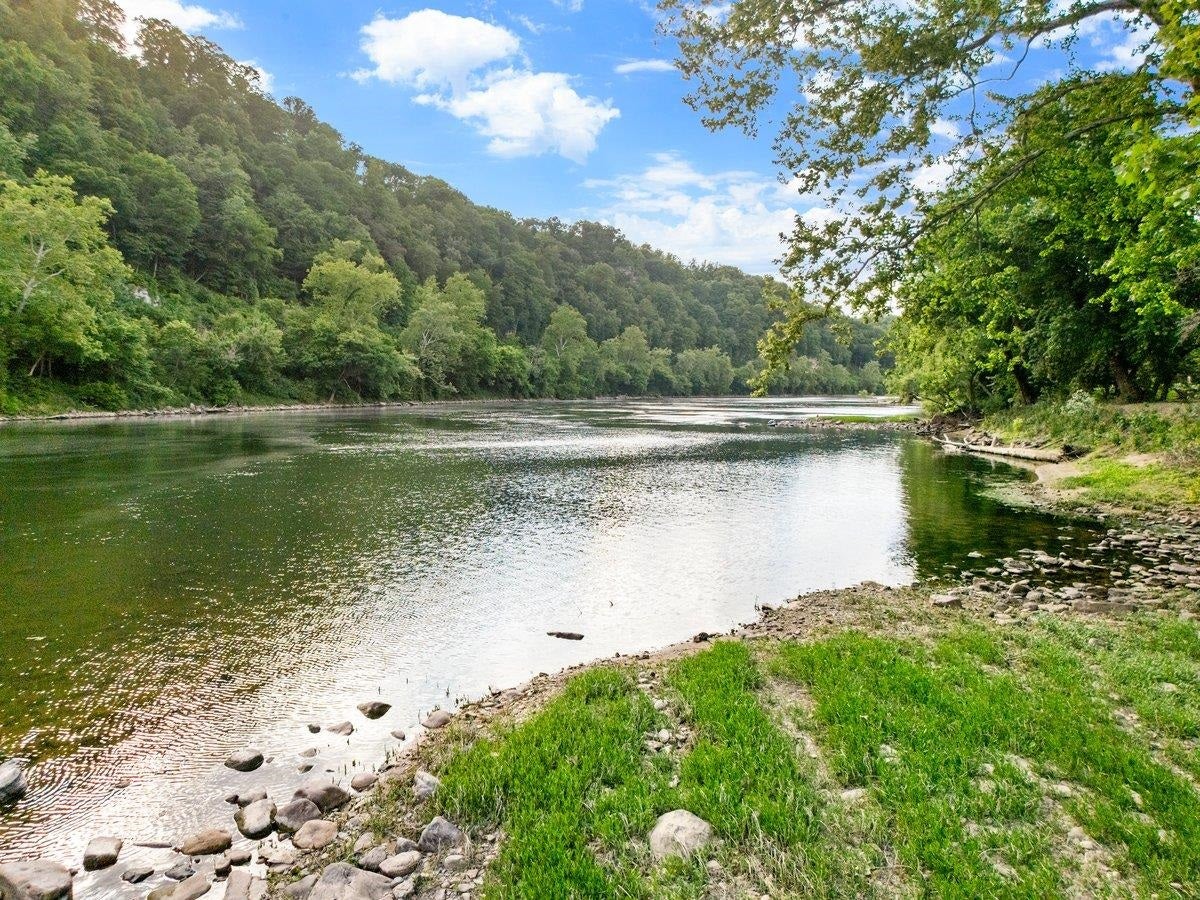 Pembroke, VA 24136
