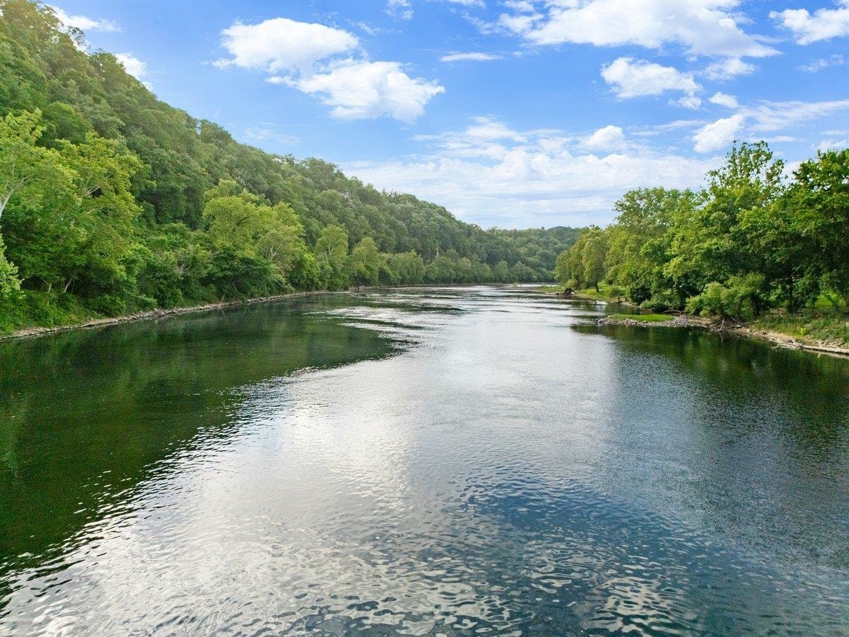 Pembroke, VA 24136